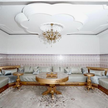 Apartment Oumnia 1 - City Center Tangier Bagian luar foto