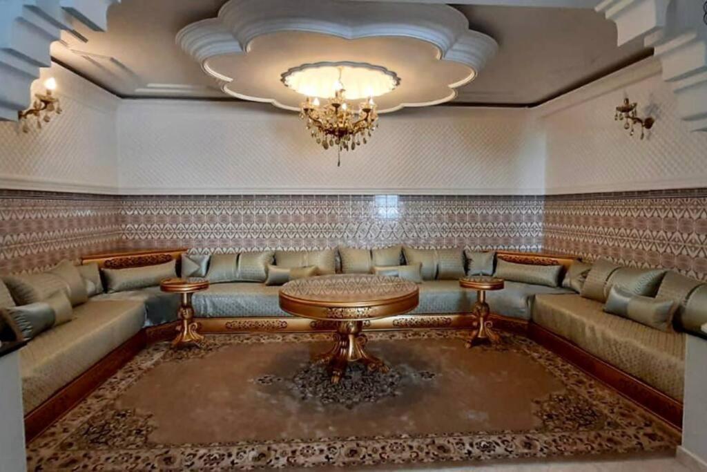 Apartment Oumnia 1 - City Center Tangier Bagian luar foto