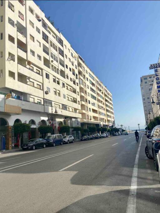 Apartment Oumnia 1 - City Center Tangier Bagian luar foto