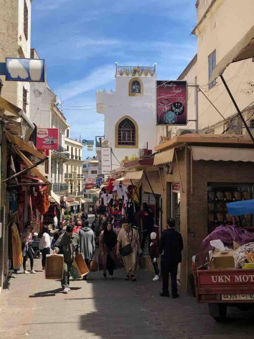 Apartment Oumnia 1 - City Center Tangier Bagian luar foto