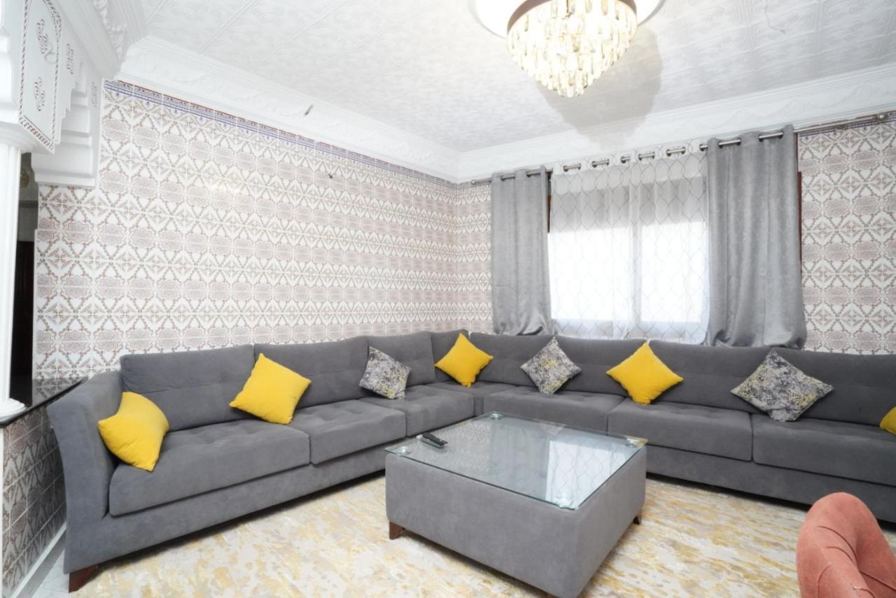 Apartment Oumnia 1 - City Center Tangier Bagian luar foto