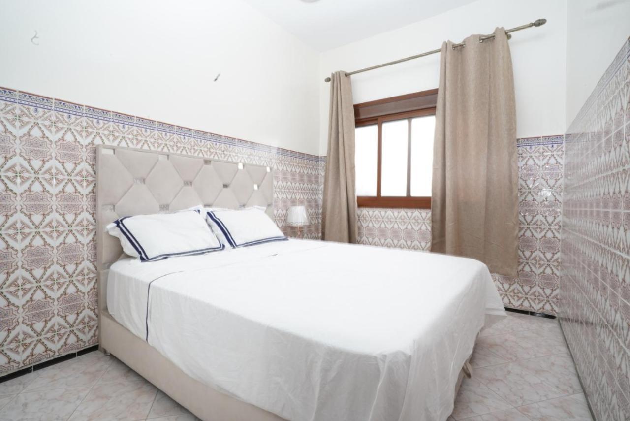 Apartment Oumnia 1 - City Center Tangier Bagian luar foto