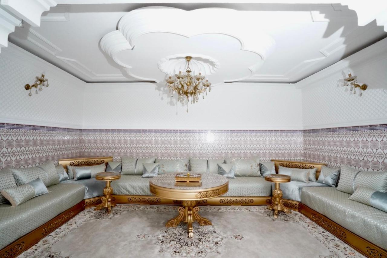 Apartment Oumnia 1 - City Center Tangier Bagian luar foto