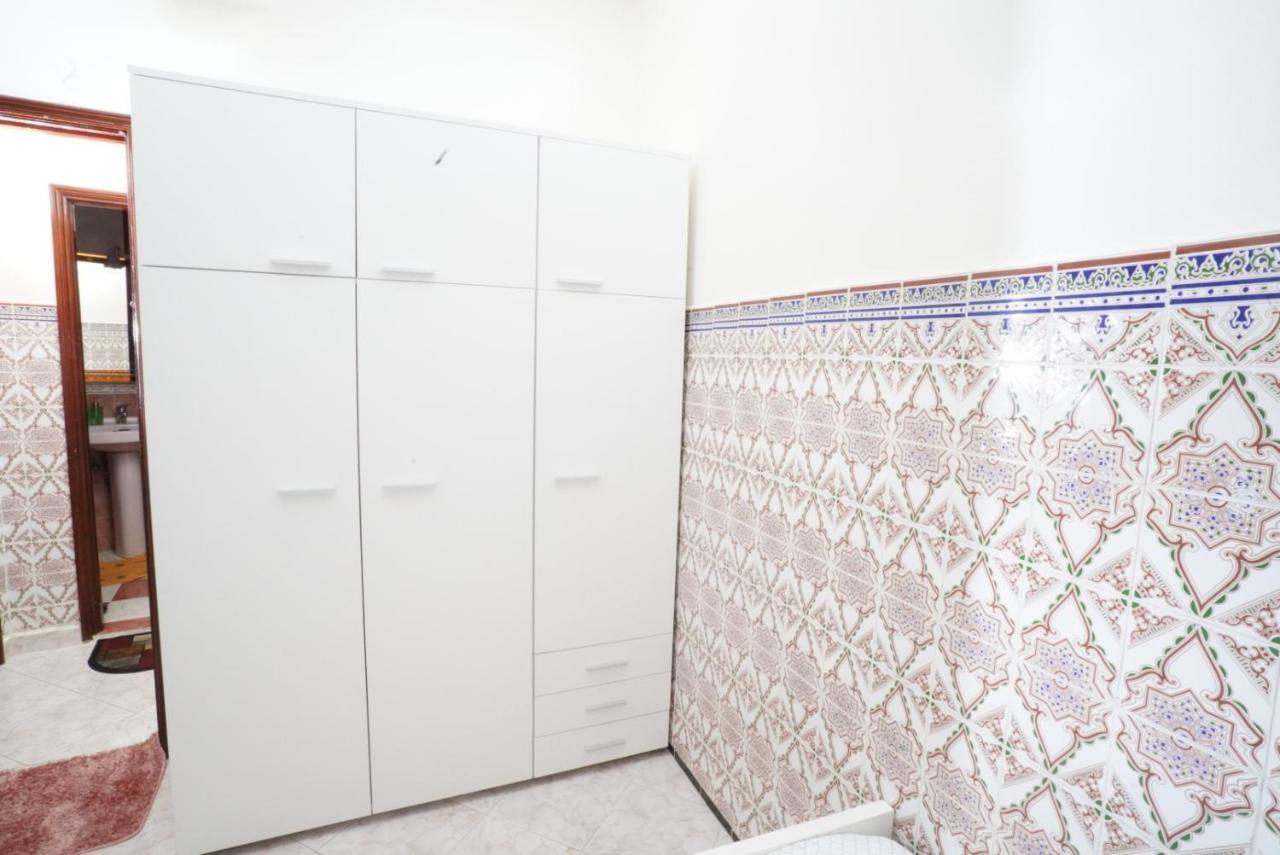 Apartment Oumnia 1 - City Center Tangier Bagian luar foto